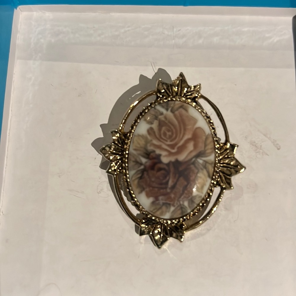 Sarah Coventry Cameo Rose Brooch